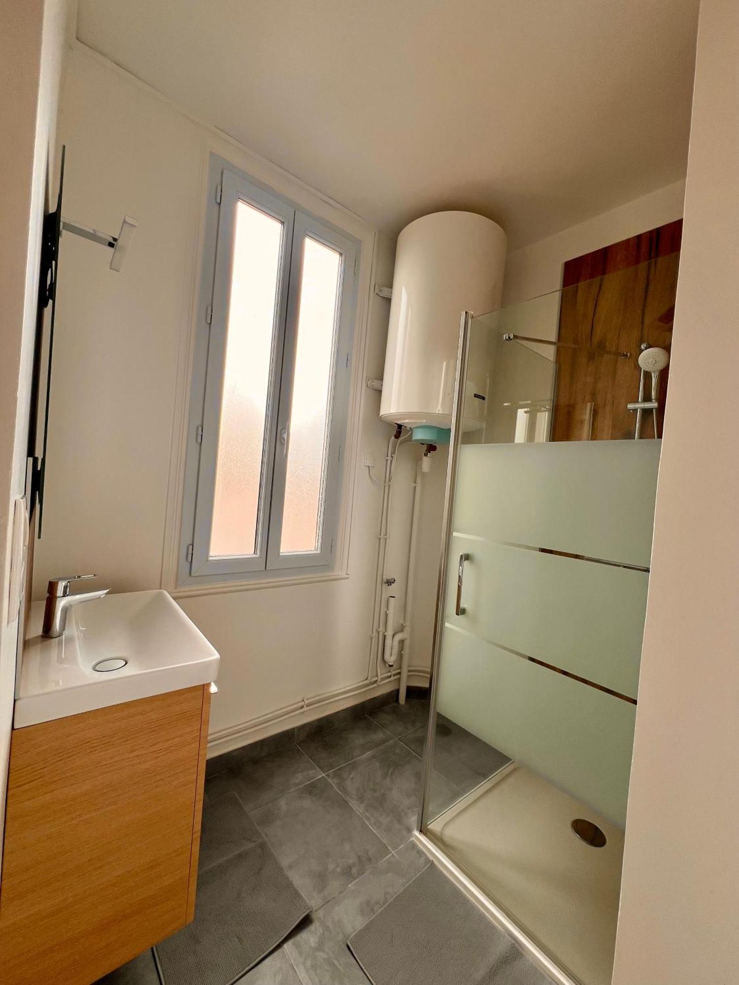 Studio 4 Pers Face Gare Sncf Appart Hotel Le Cygne D4 Bourges Dış mekan fotoğraf