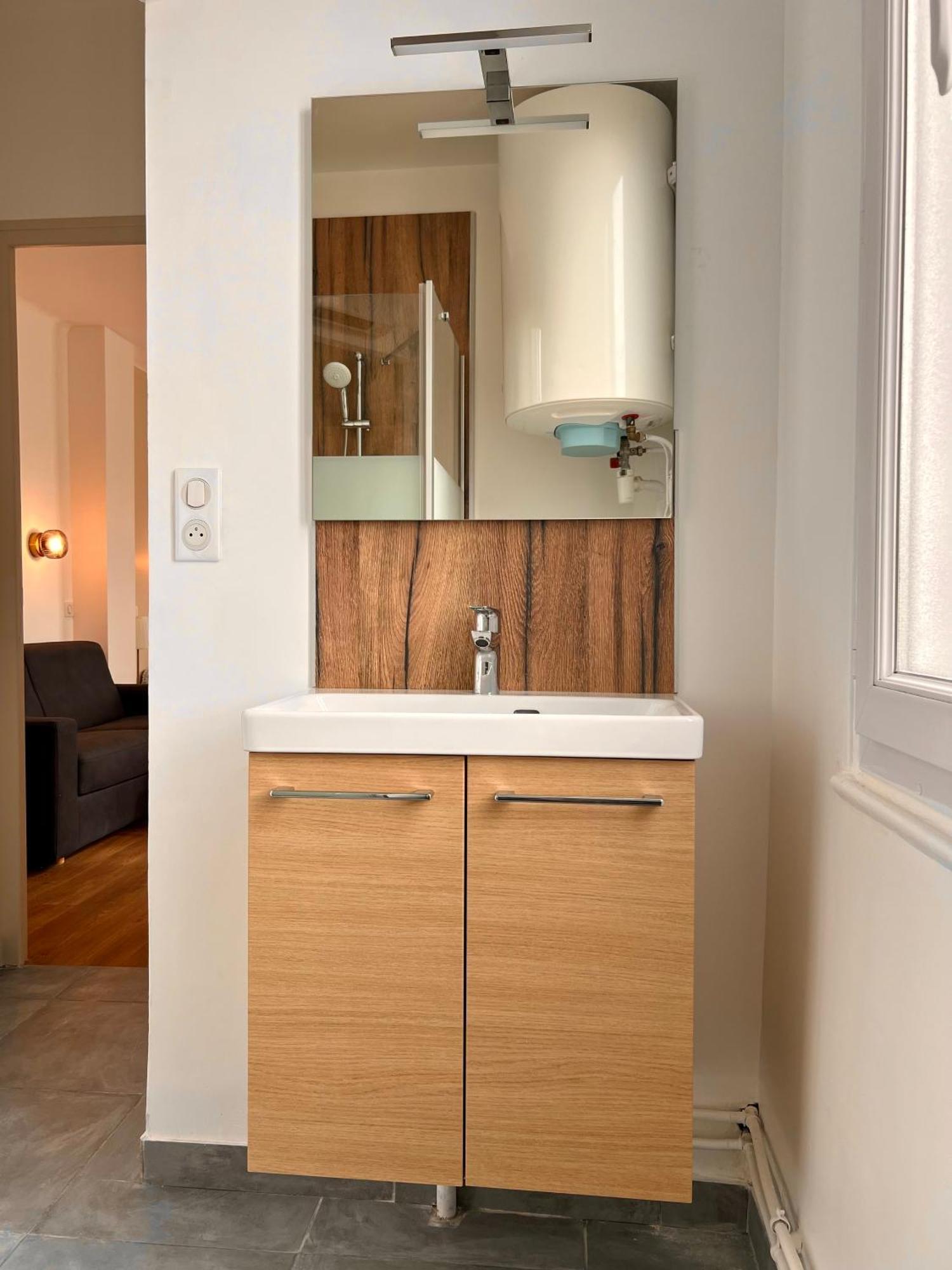 Studio 4 Pers Face Gare Sncf Appart Hotel Le Cygne D4 Bourges Dış mekan fotoğraf