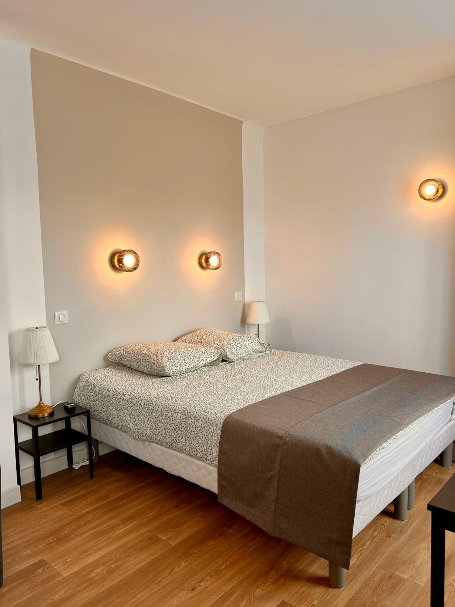 Studio 4 Pers Face Gare Sncf Appart Hotel Le Cygne D4 Bourges Dış mekan fotoğraf
